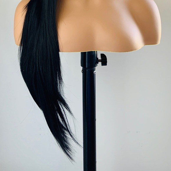 Simply Gorgeous Long Black Synthetic Lace Front Wig for Daily Wear/Photos/Events - Picture 6 of 12